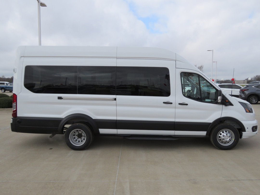 2026 Ford Transit Passenger Wagon XLT