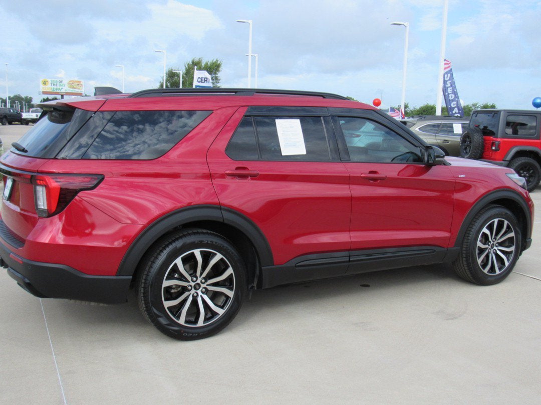 2025 Ford Explorer ST-Line