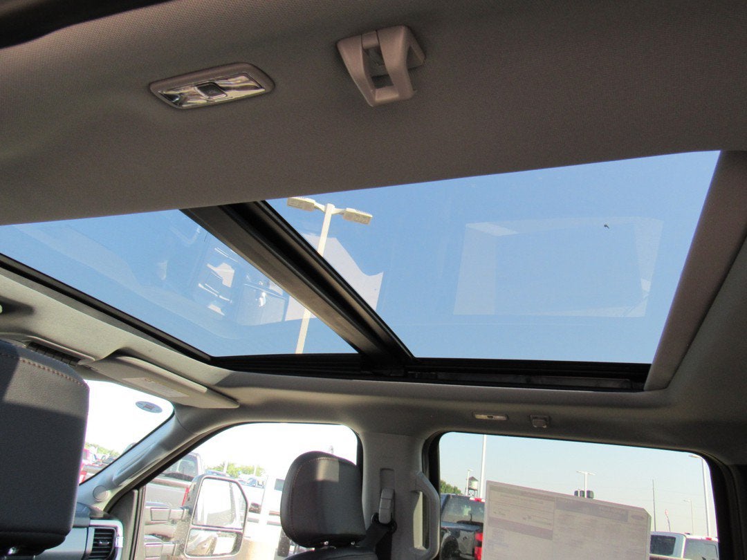 2026 Ford Super Duty F-350 DRW LARIAT