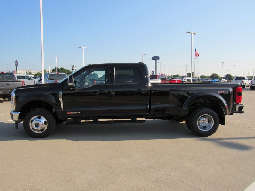 2026 Ford Super Duty F-350 DRW LARIAT