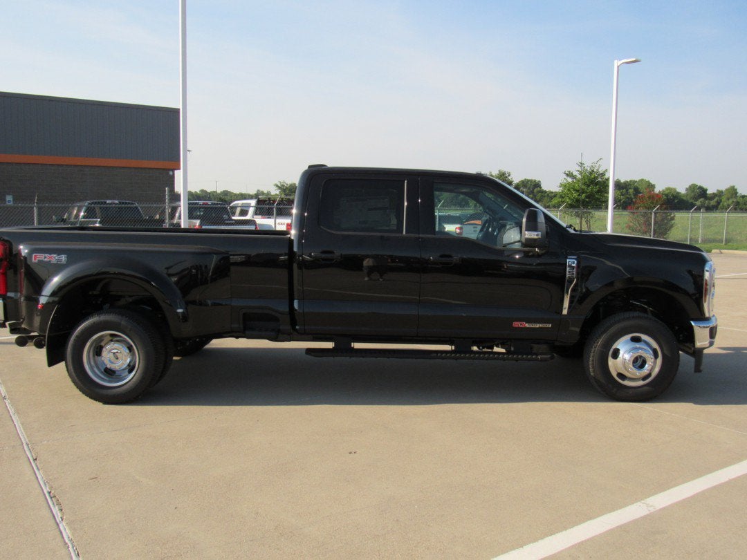 2026 Ford Super Duty F-350 DRW LARIAT