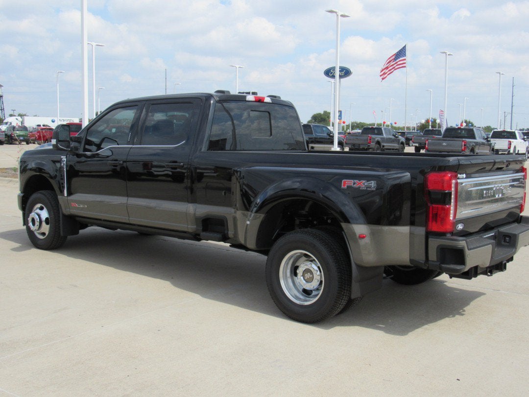 2027 Ford Super Duty F-350 DRW King Ranch