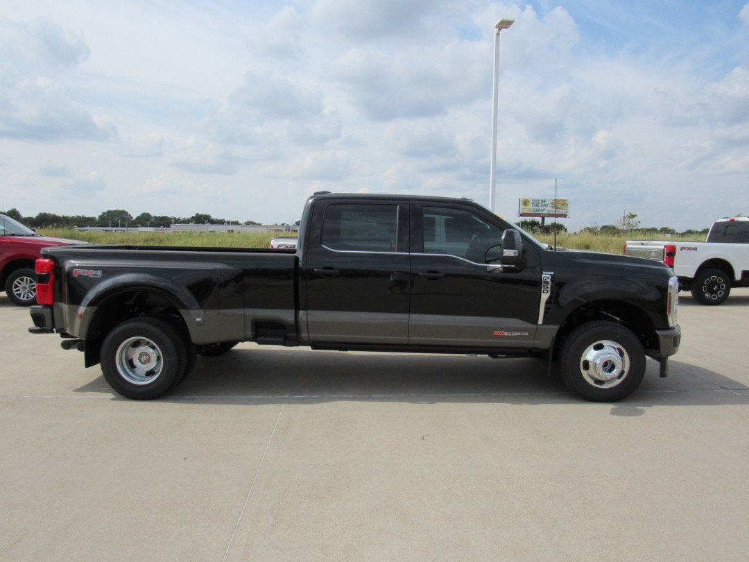 2027 Ford Super Duty F-350 DRW King Ranch