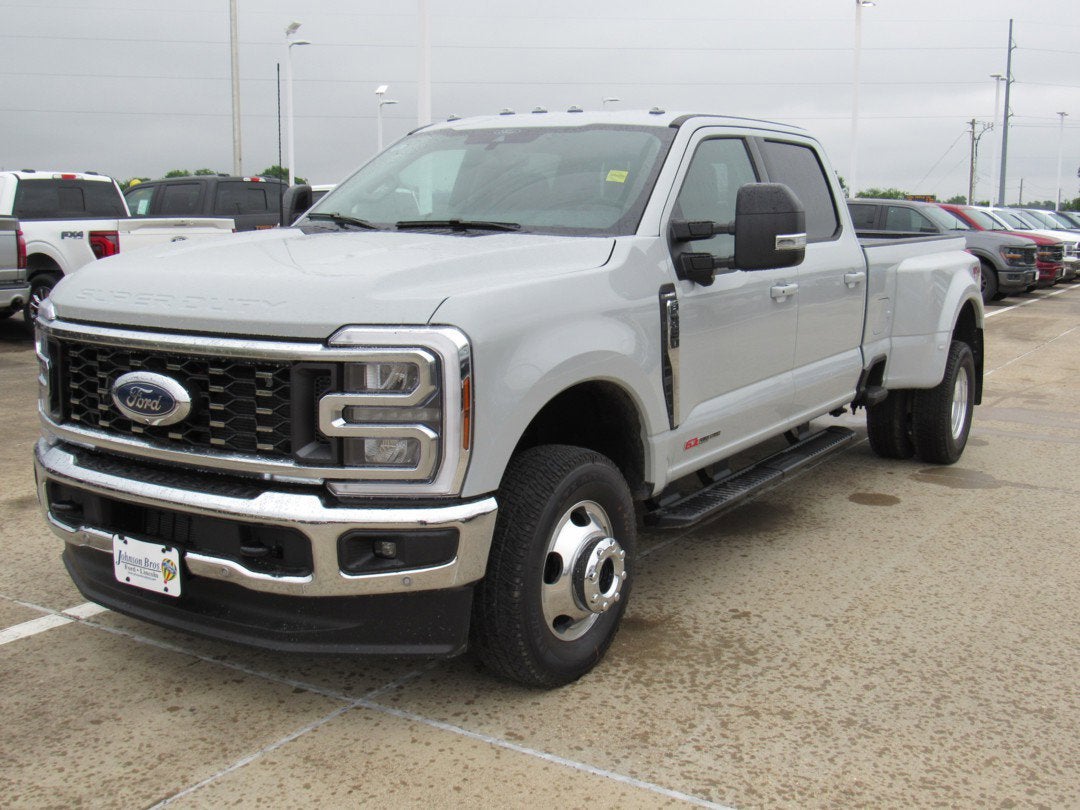2026 Ford Super Duty F-350 DRW LARIAT