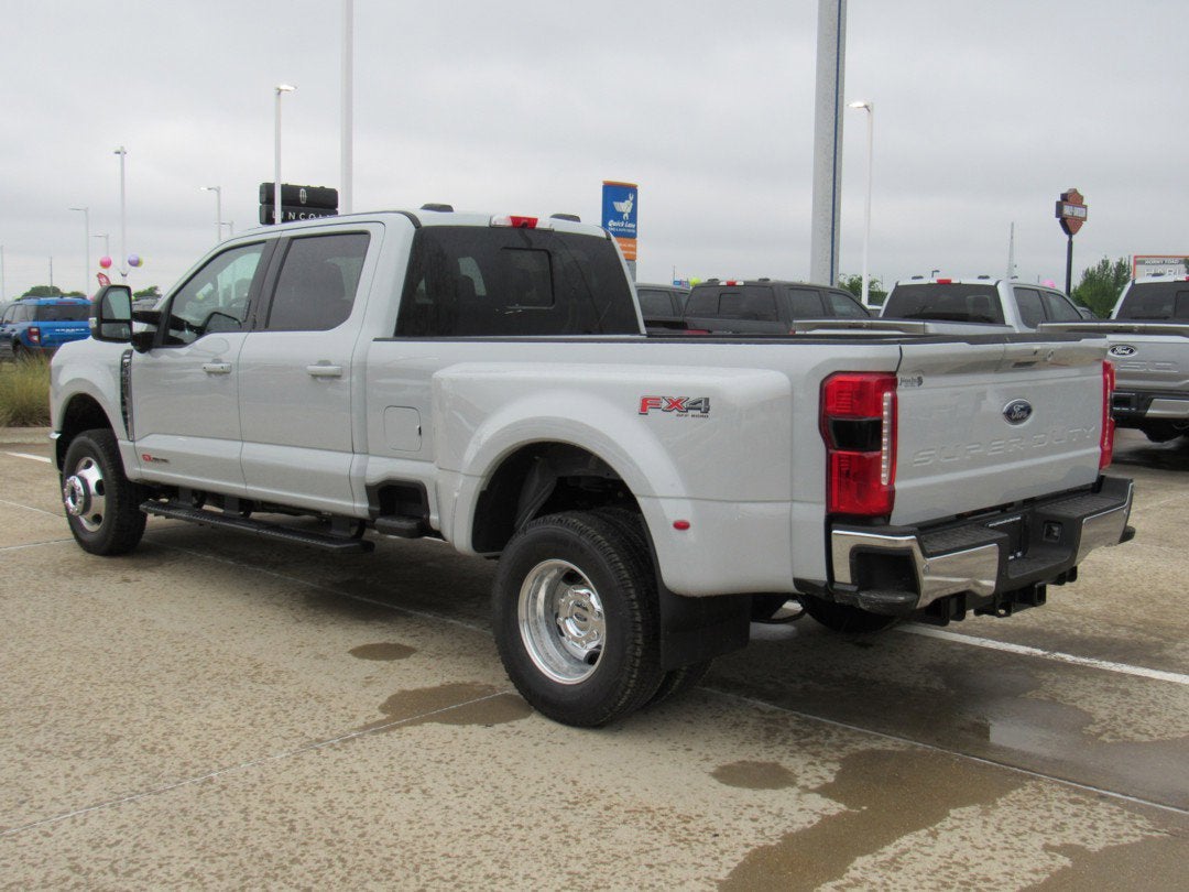 2026 Ford Super Duty F-350 DRW LARIAT