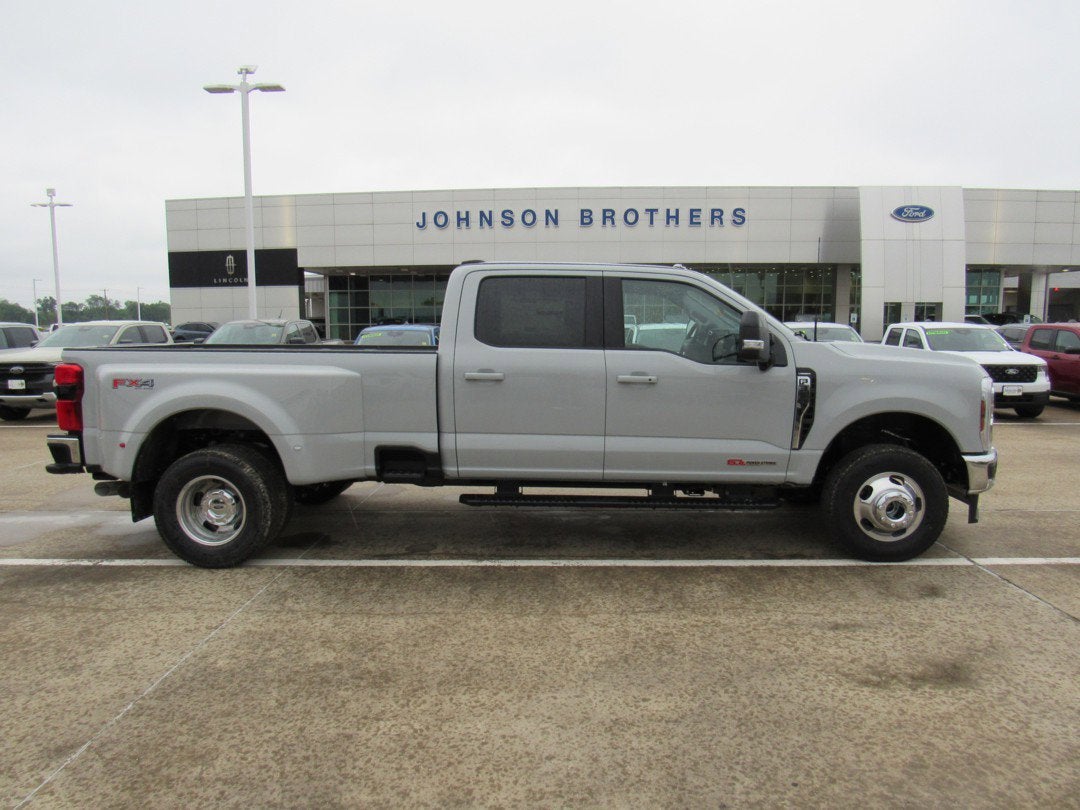 2026 Ford Super Duty F-350 DRW LARIAT