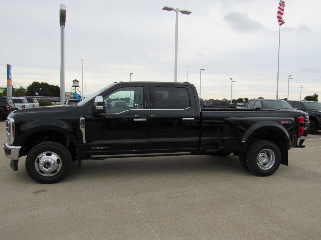2026 Ford Super Duty F-350 DRW LARIAT