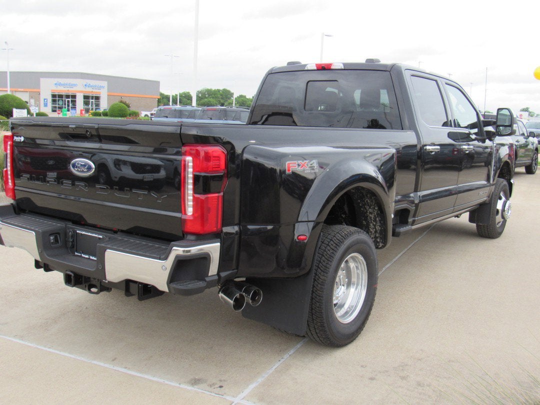 2026 Ford Super Duty F-350 DRW LARIAT
