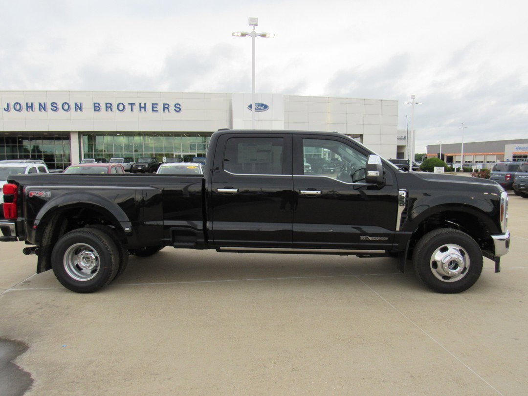 2026 Ford Super Duty F-350 DRW LARIAT