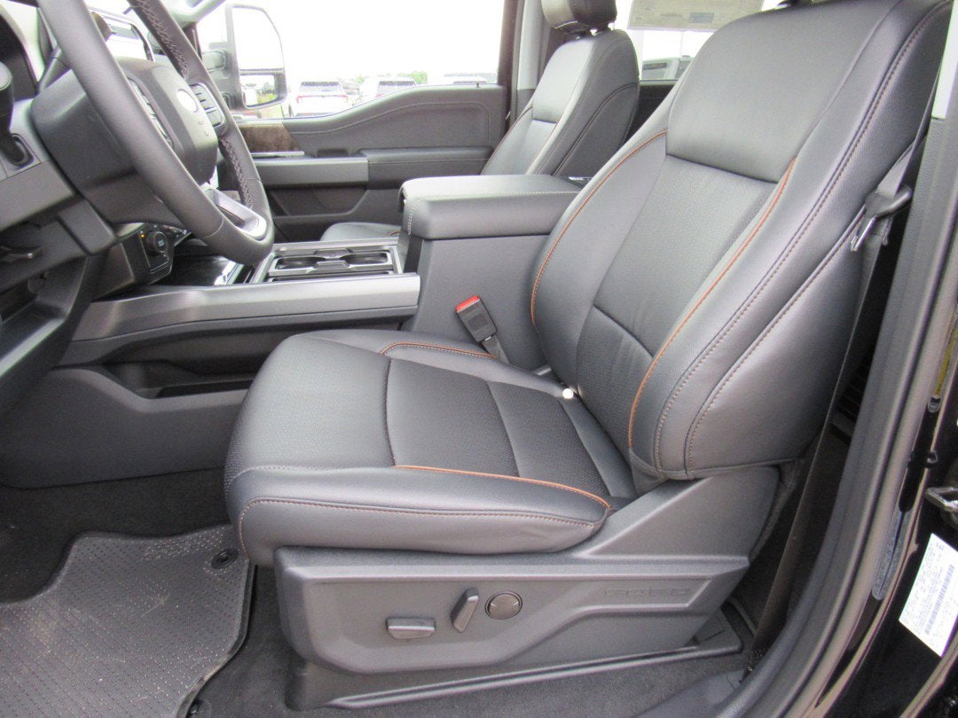 2026 Ford Super Duty F-350 DRW LARIAT