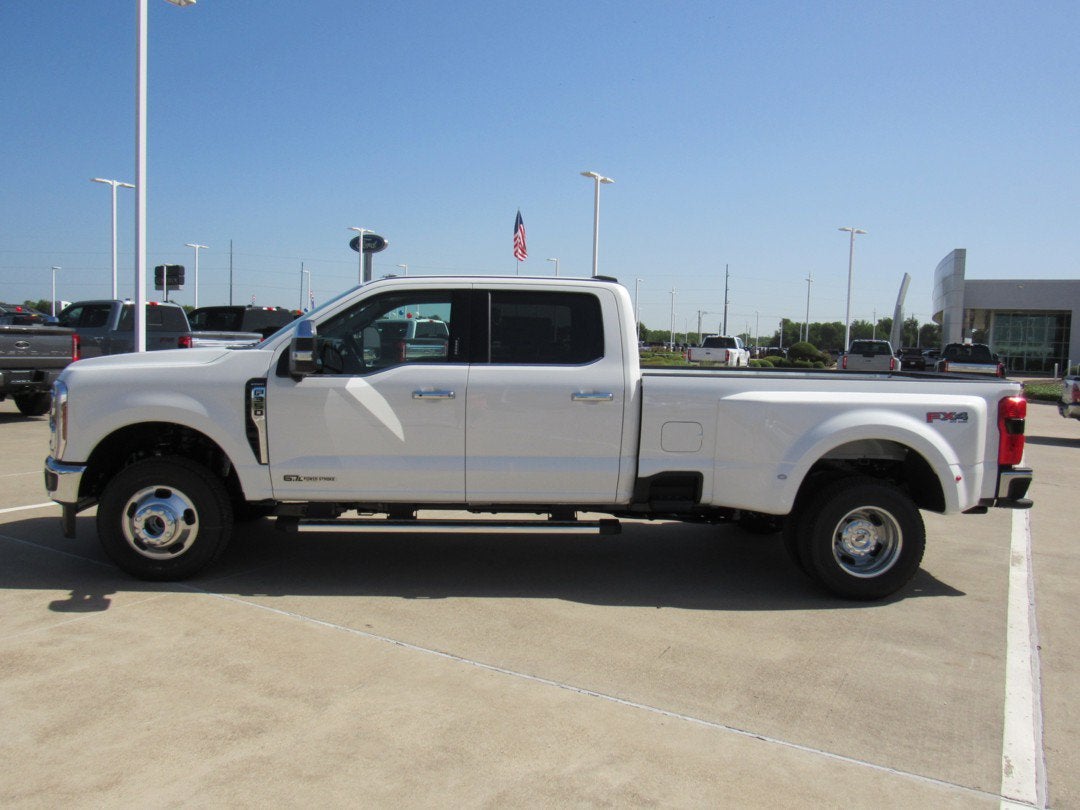 2026 Ford Super Duty F-350 DRW LARIAT