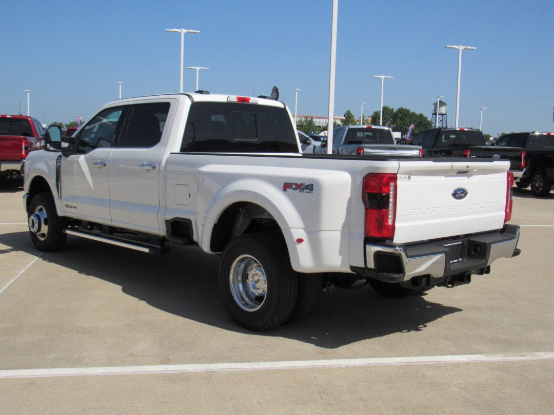 2026 Ford Super Duty F-350 DRW LARIAT