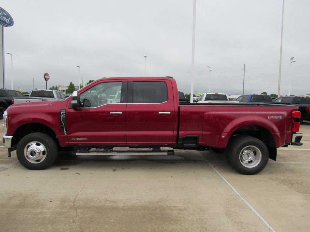 2026 Ford Super Duty F-350 DRW LARIAT
