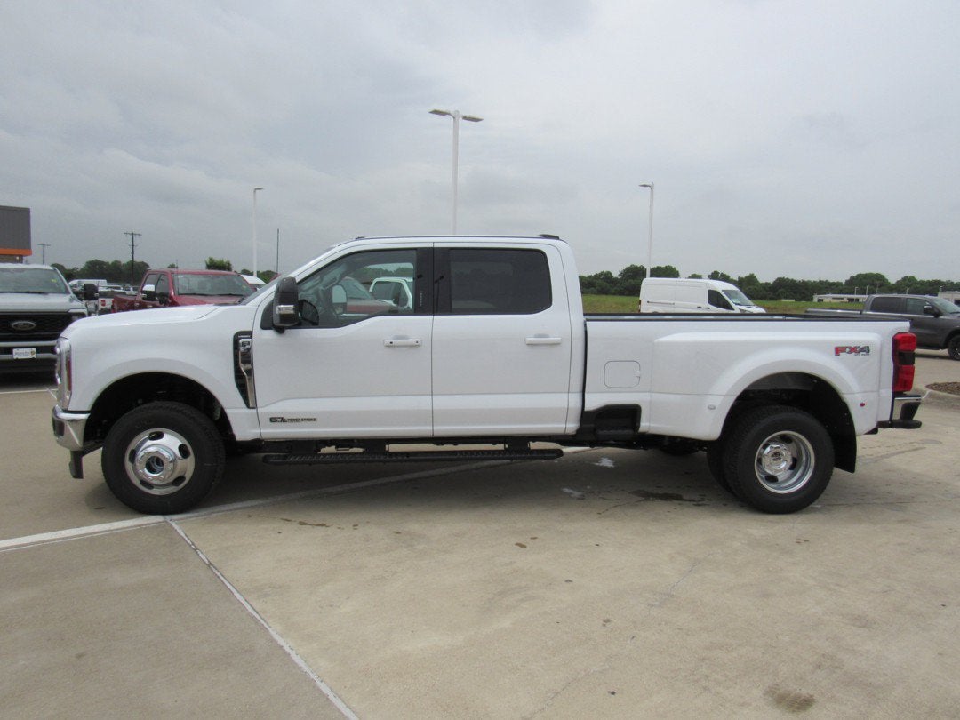 2026 Ford Super Duty F-350 DRW LARIAT