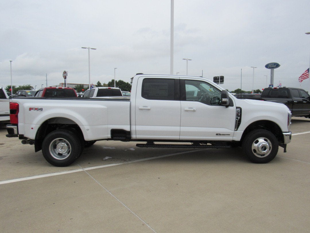 2026 Ford Super Duty F-350 DRW LARIAT
