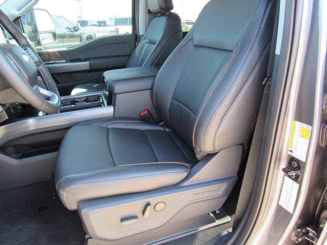 2026 Ford Super Duty F-350 DRW LARIAT