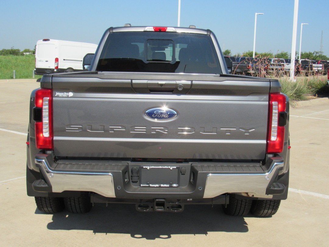 2026 Ford Super Duty F-350 DRW LARIAT
