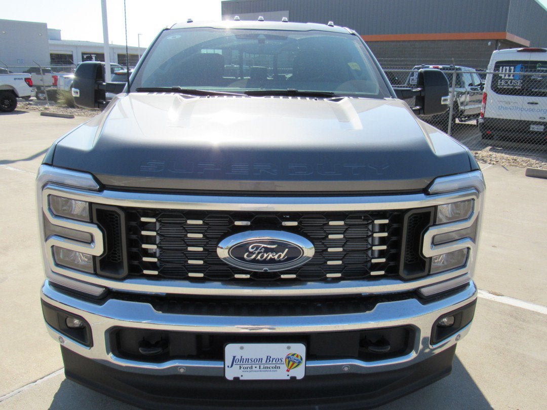 2026 Ford Super Duty F-350 DRW LARIAT