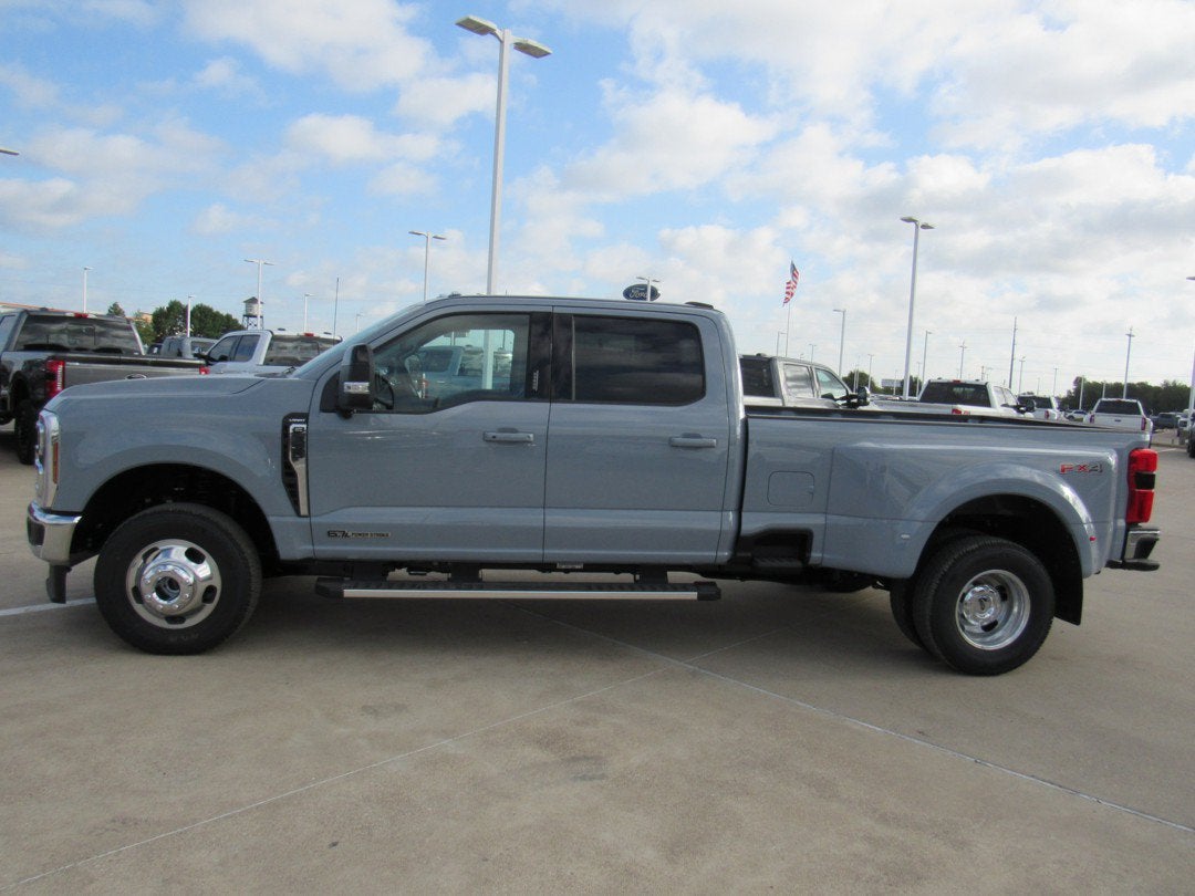2026 Ford Super Duty F-350 DRW LARIAT