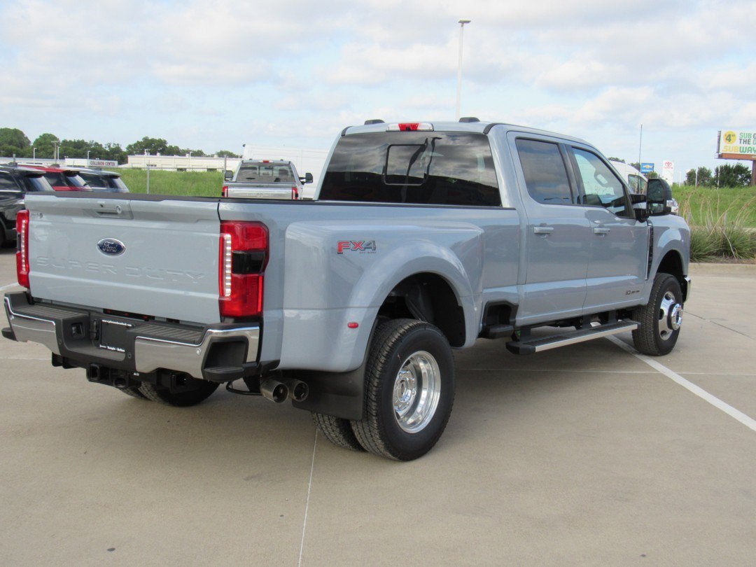 2026 Ford Super Duty F-350 DRW LARIAT