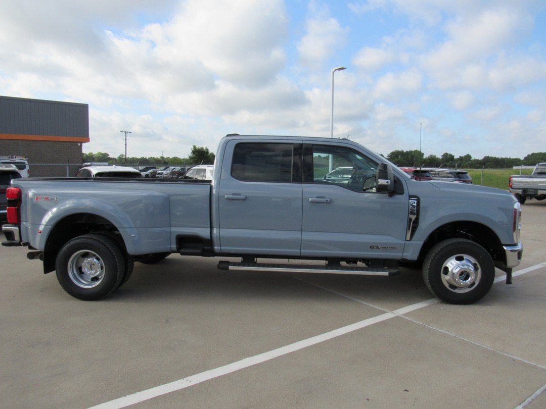 2026 Ford Super Duty F-350 DRW LARIAT