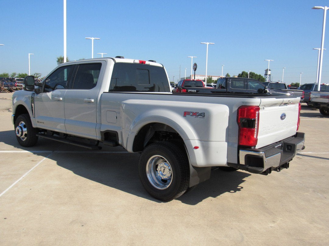2026 Ford Super Duty F-350 DRW LARIAT