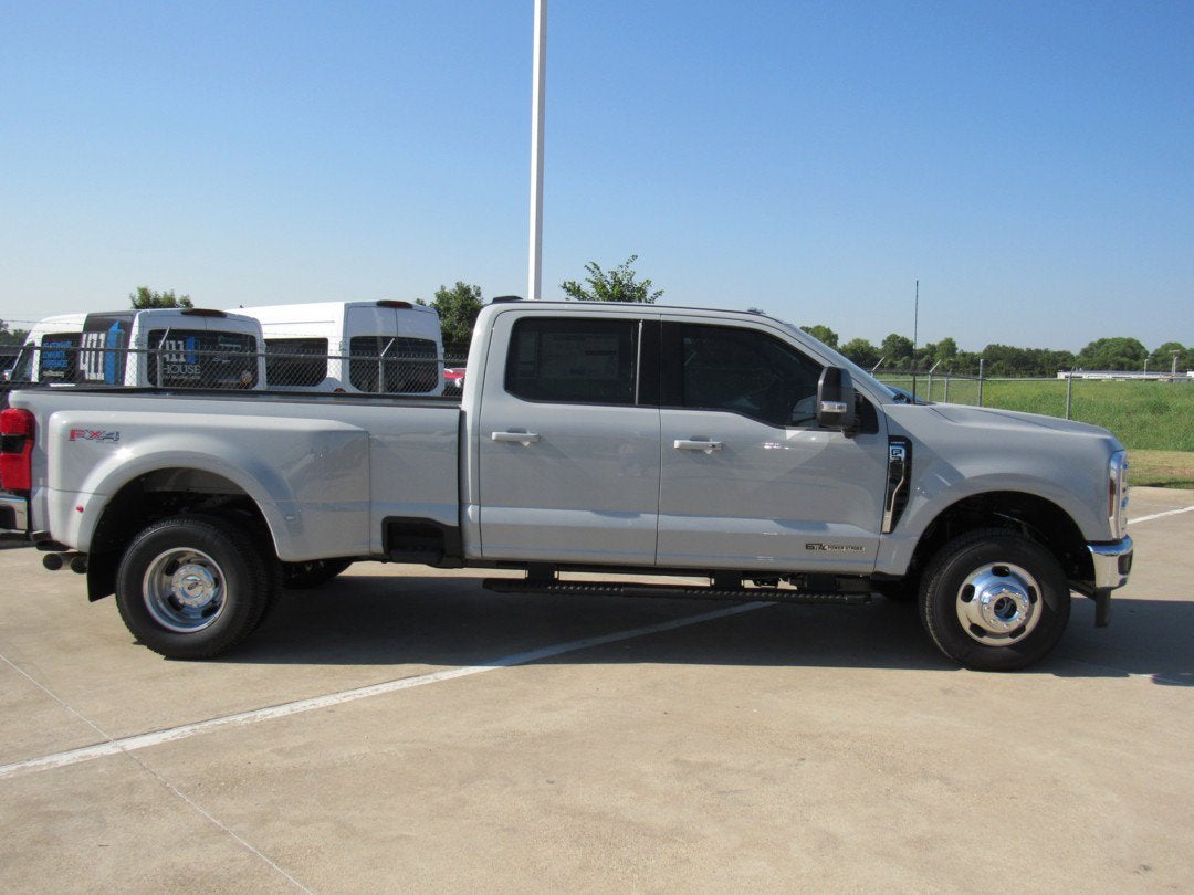 2026 Ford Super Duty F-350 DRW LARIAT