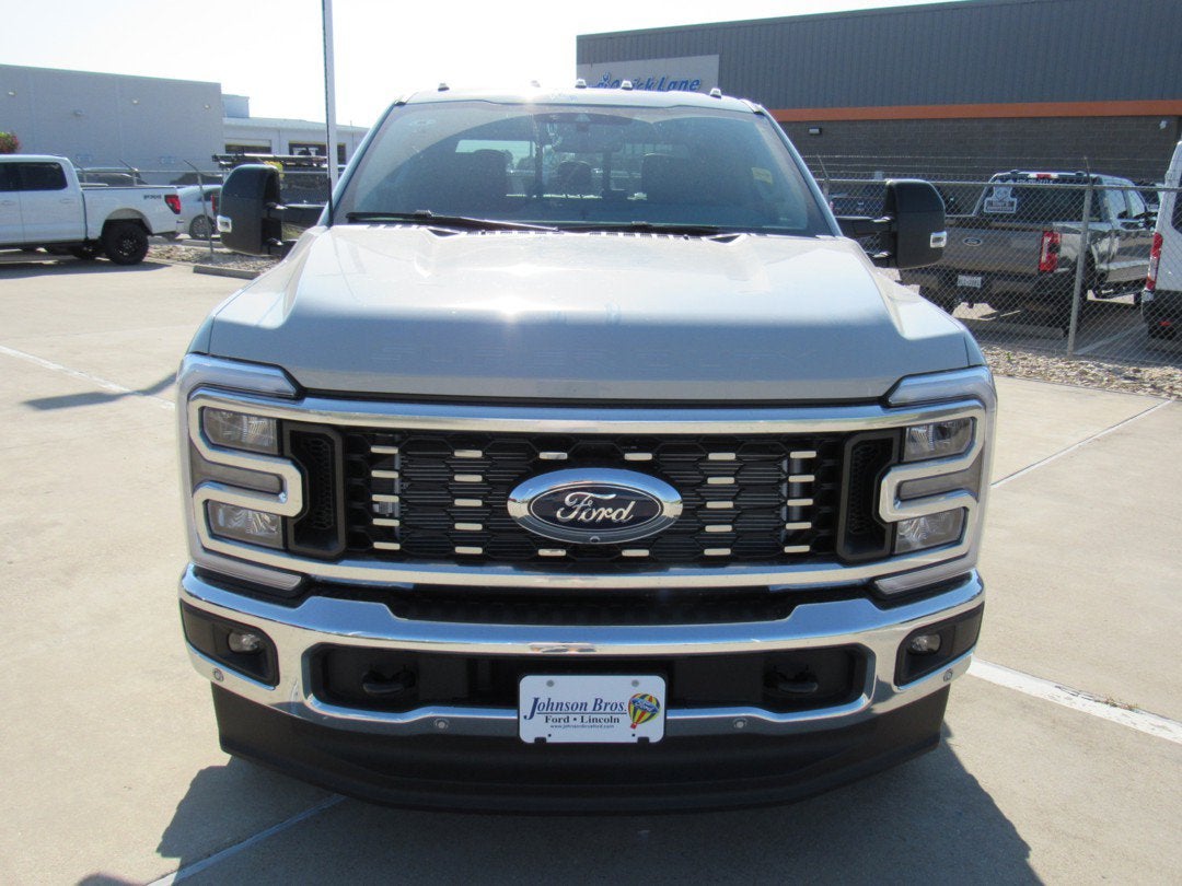 2026 Ford Super Duty F-350 DRW LARIAT