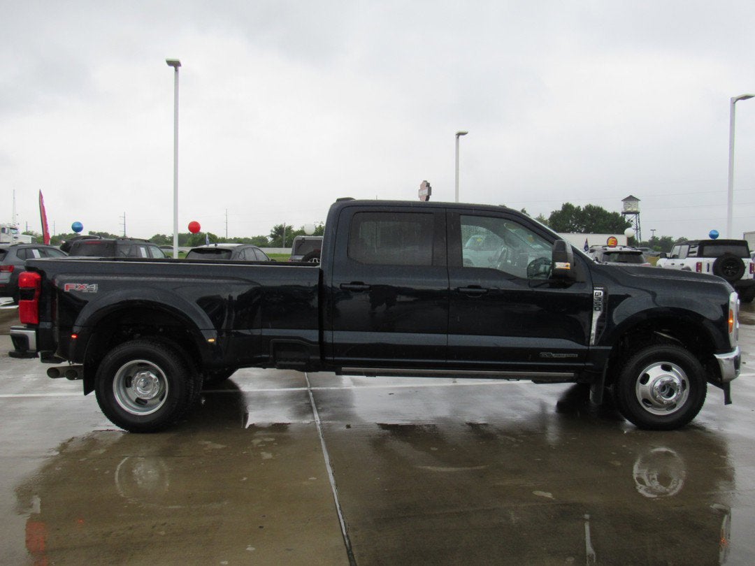 2023 Ford Super Duty F-350 DRW LARIAT
