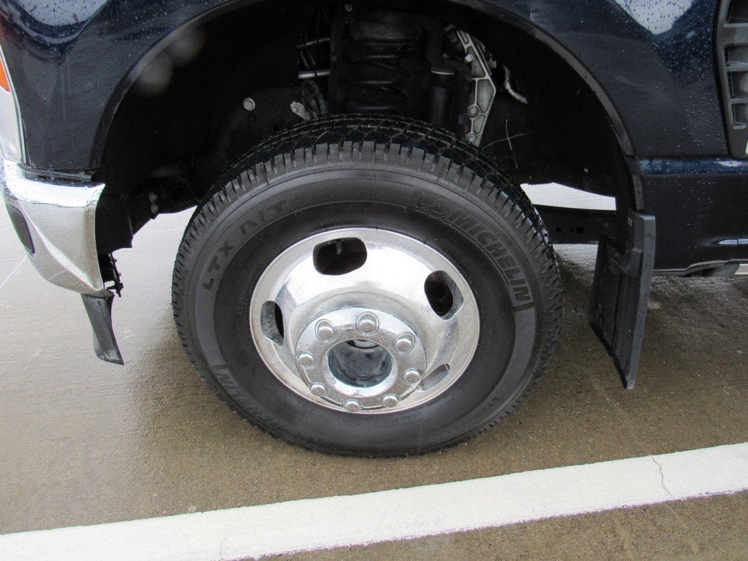 2023 Ford Super Duty F-350 DRW LARIAT