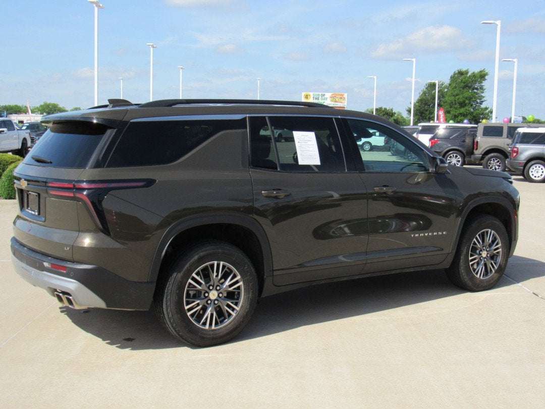 2024 Chevrolet Traverse FWD LT