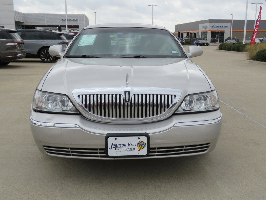 2011 Lincoln Town Car Signature Limited