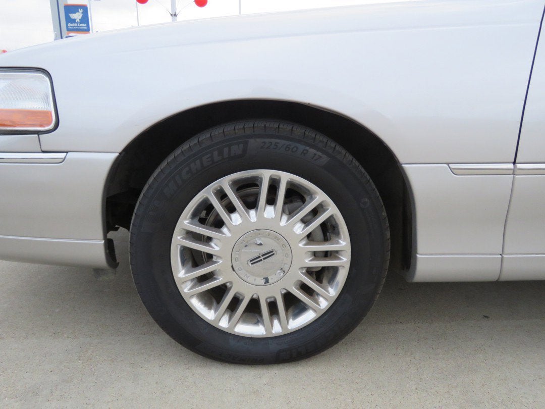 2011 Lincoln Town Car Signature Limited