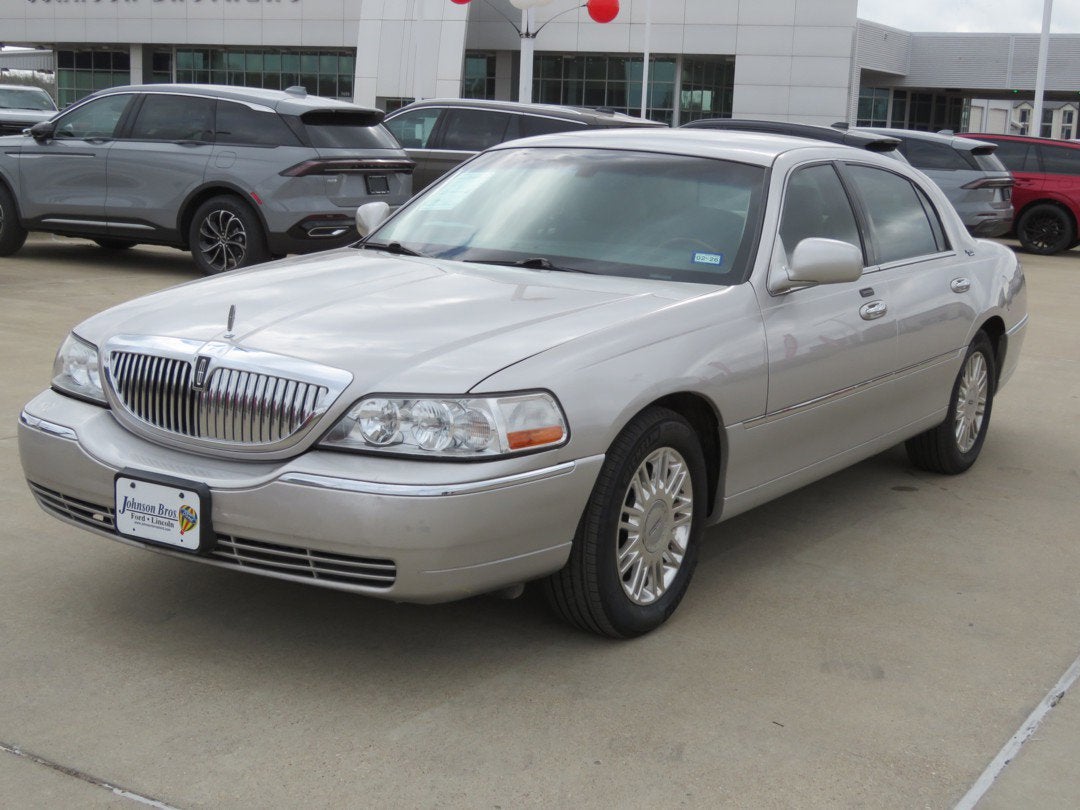 2011 Lincoln Town Car Signature Limited