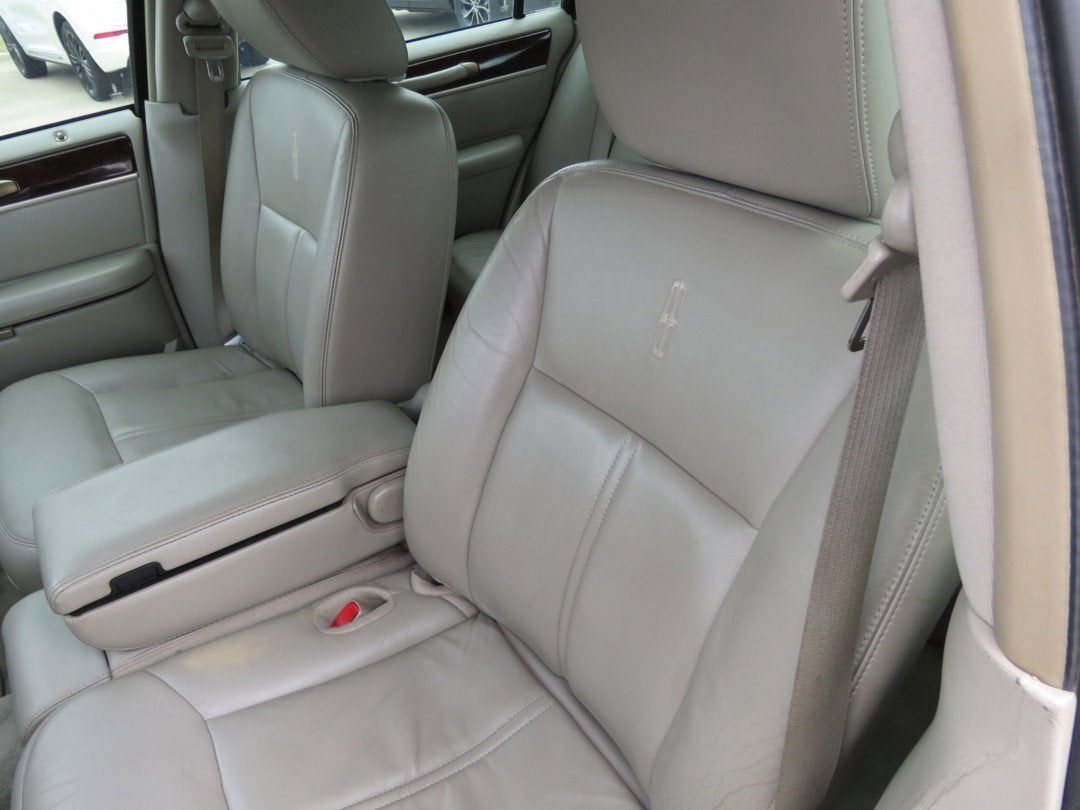 2011 Lincoln Town Car Signature Limited