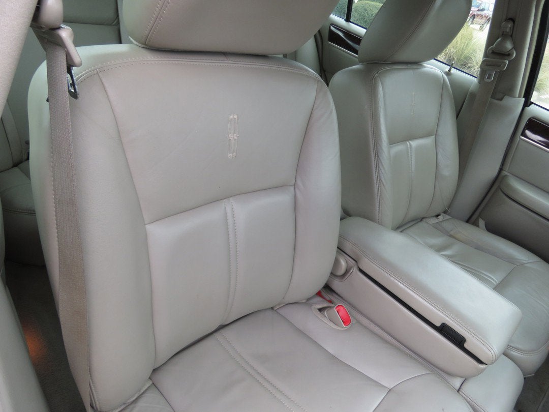 2011 Lincoln Town Car Signature Limited