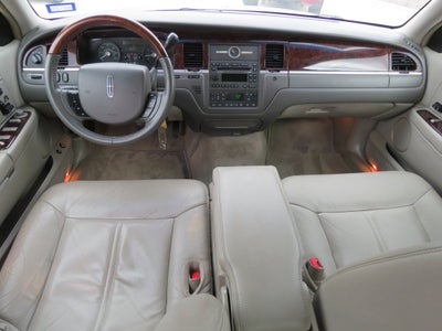 2011 Lincoln Town Car Signature Limited