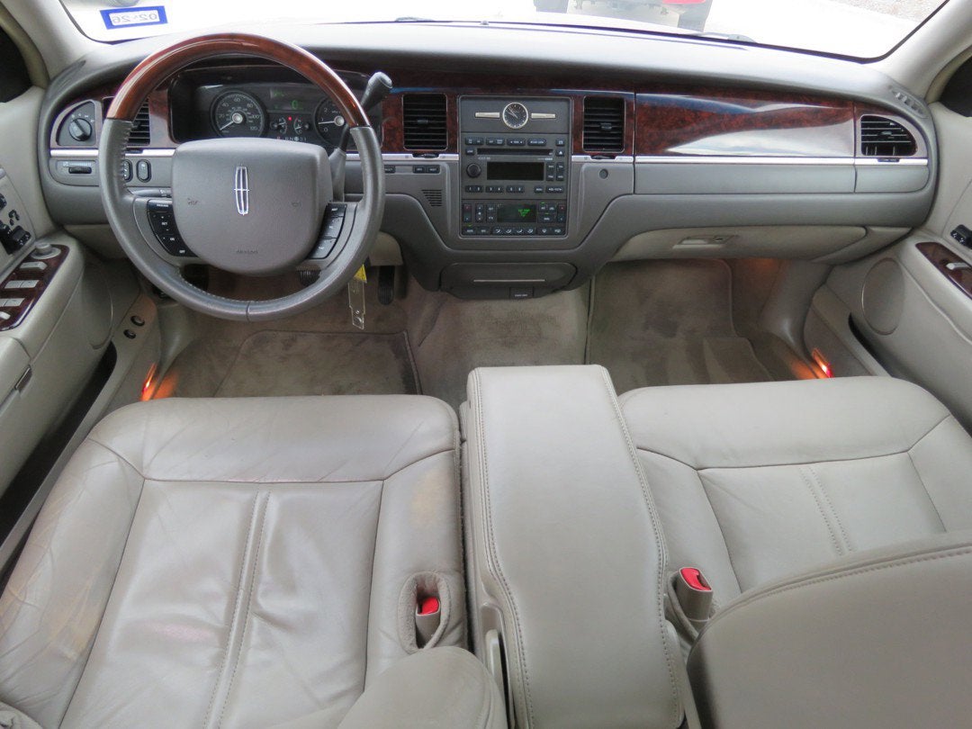 2011 Lincoln Town Car Signature Limited