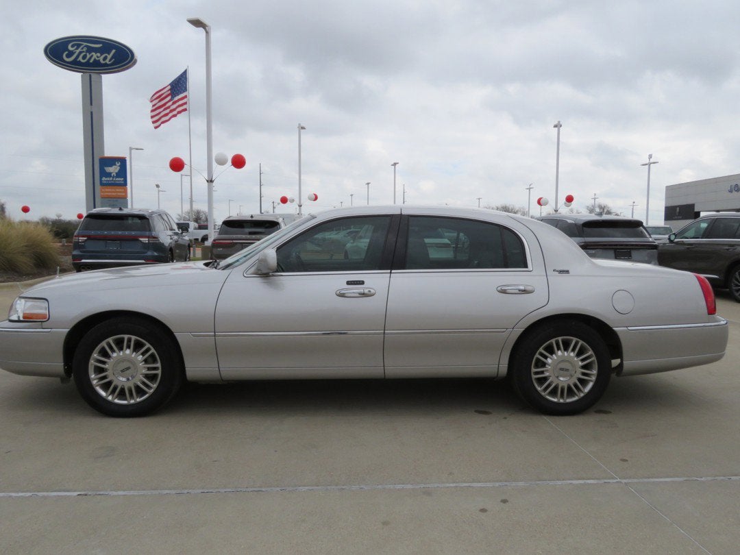 2011 Lincoln Town Car Signature Limited