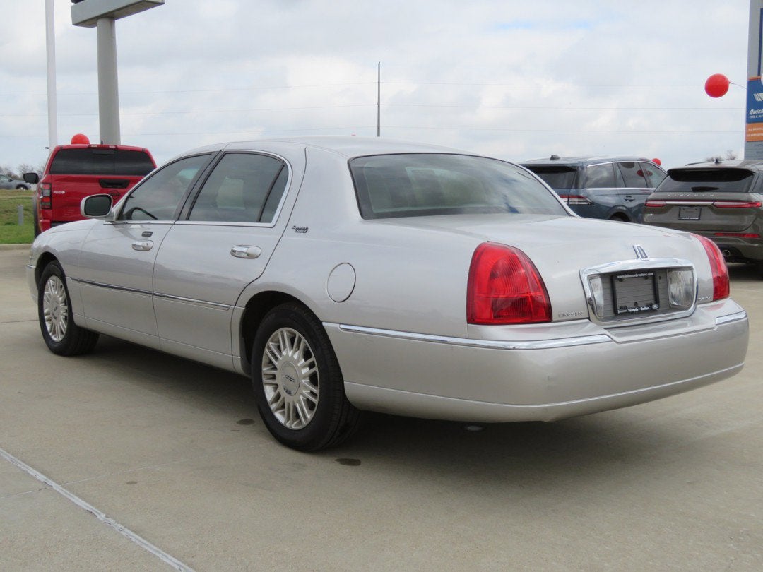 2011 Lincoln Town Car Signature Limited