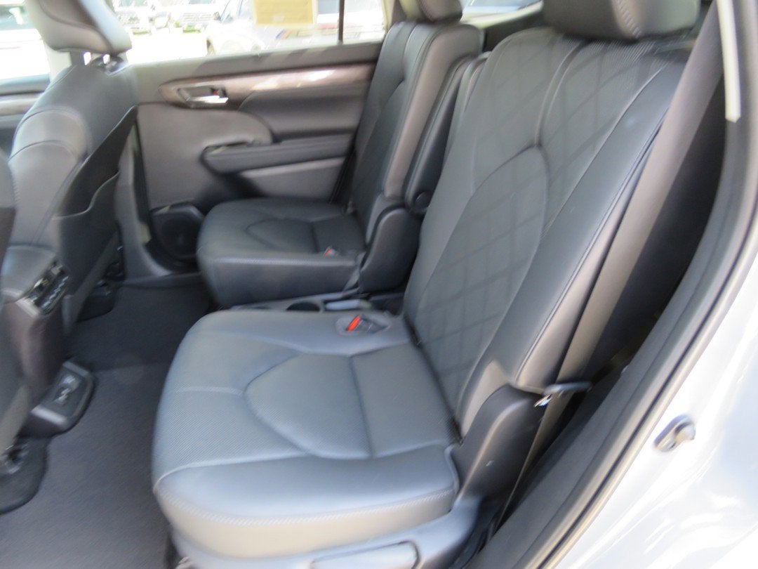 2021 Toyota Highlander Hybrid Platinum