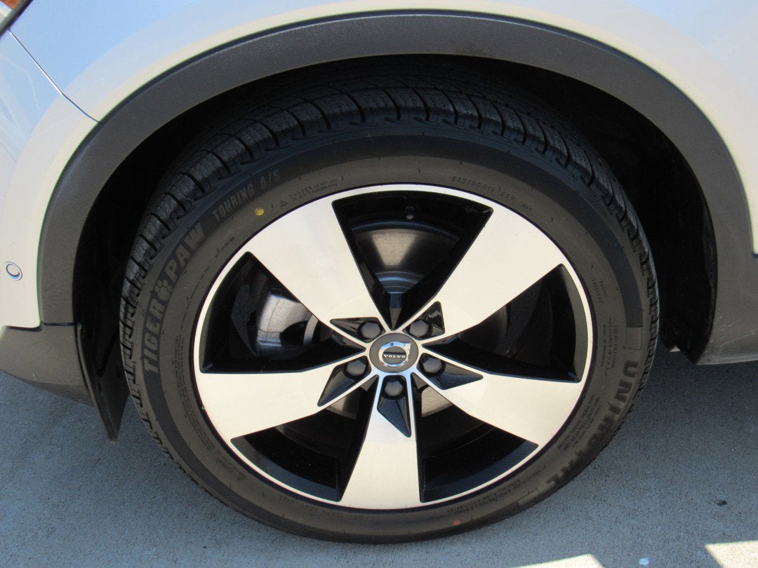 2019 Volvo XC40 Momentum