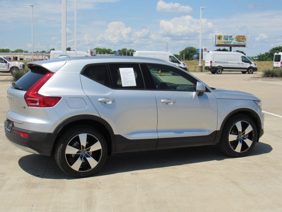 2019 Volvo XC40 Momentum